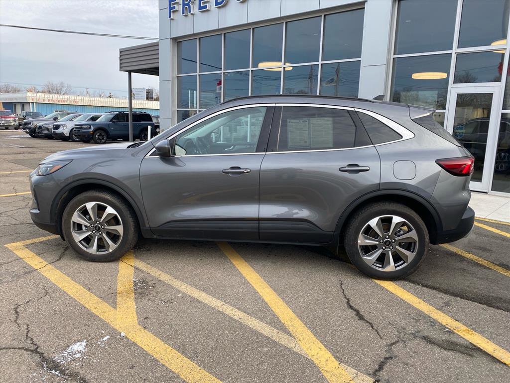 Used 2025 Ford Escape Platinum video 2