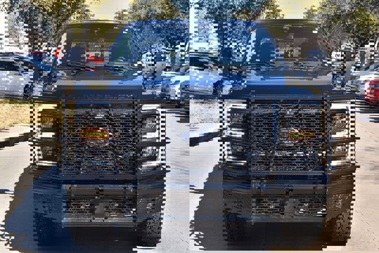 Used 2023 Ford F350 Lariat w/ Lariat Ultimate Package image 3