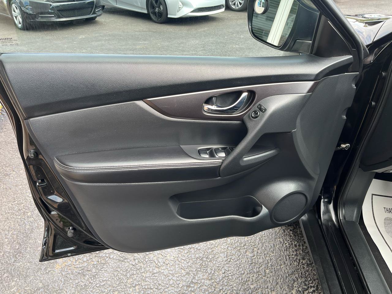 Used 2015 Nissan Rogue SV AWD/4WD image 24