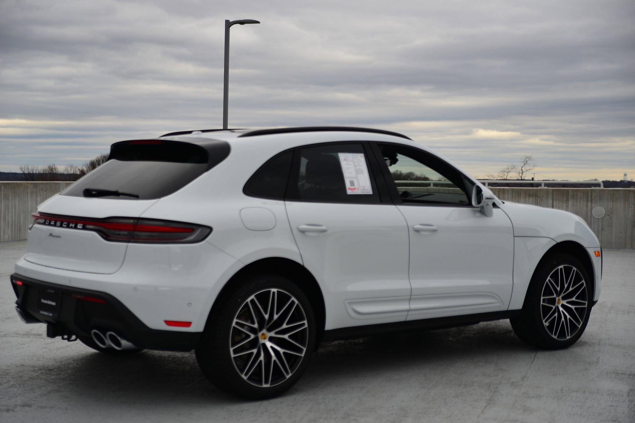 Used 2025 Porsche Macan image 9