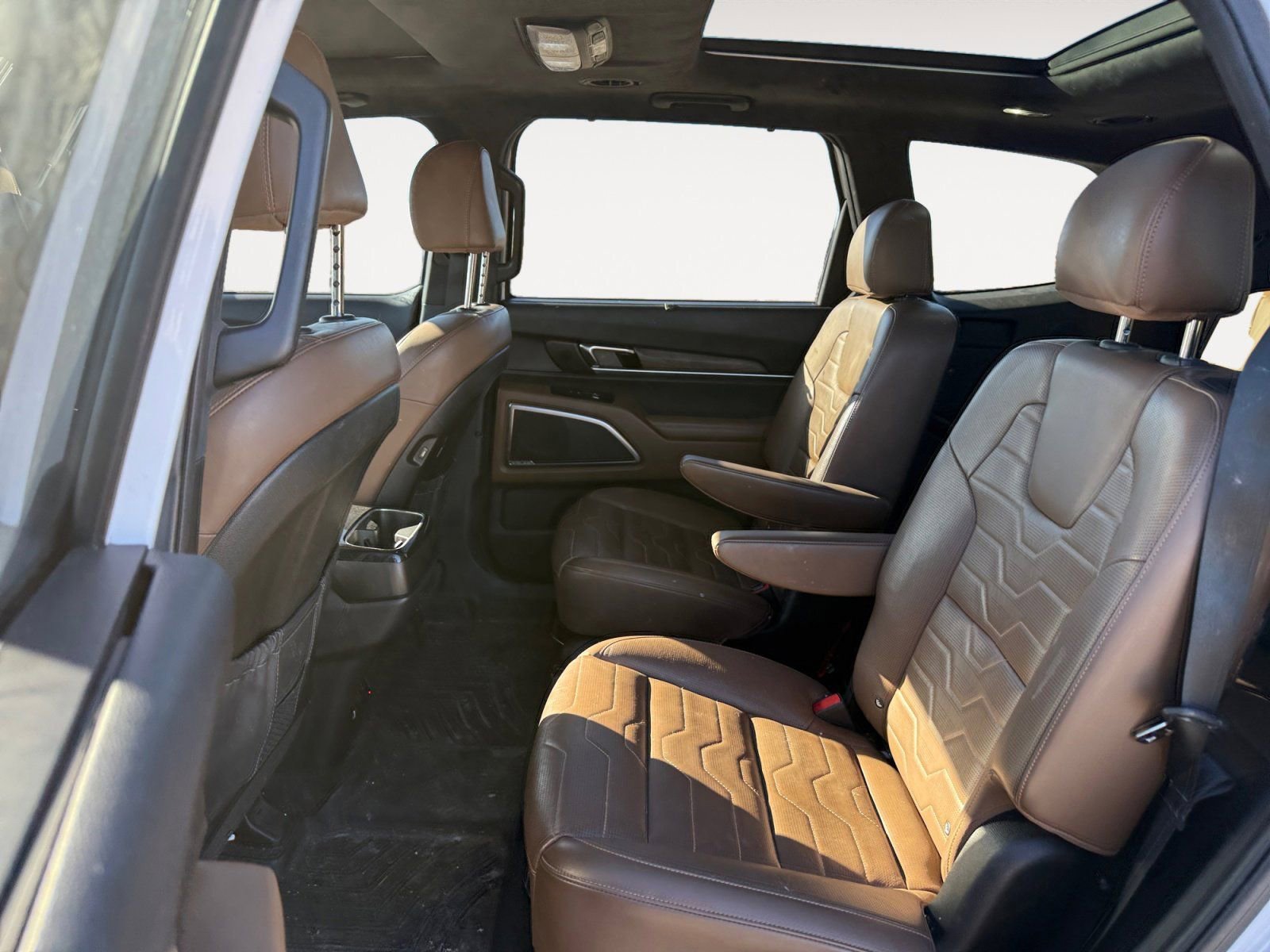 Used 2021 Kia Telluride SX w/ SX Prestige Package image 13