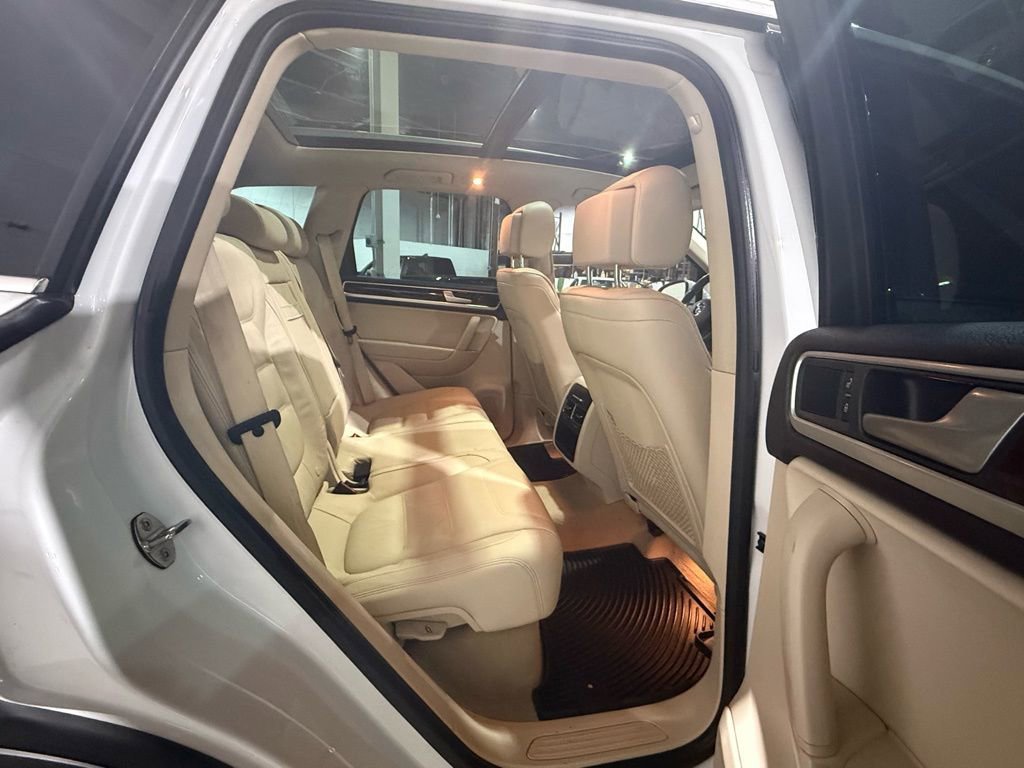 Used 2014 Volkswagen Touareg TDI image 14