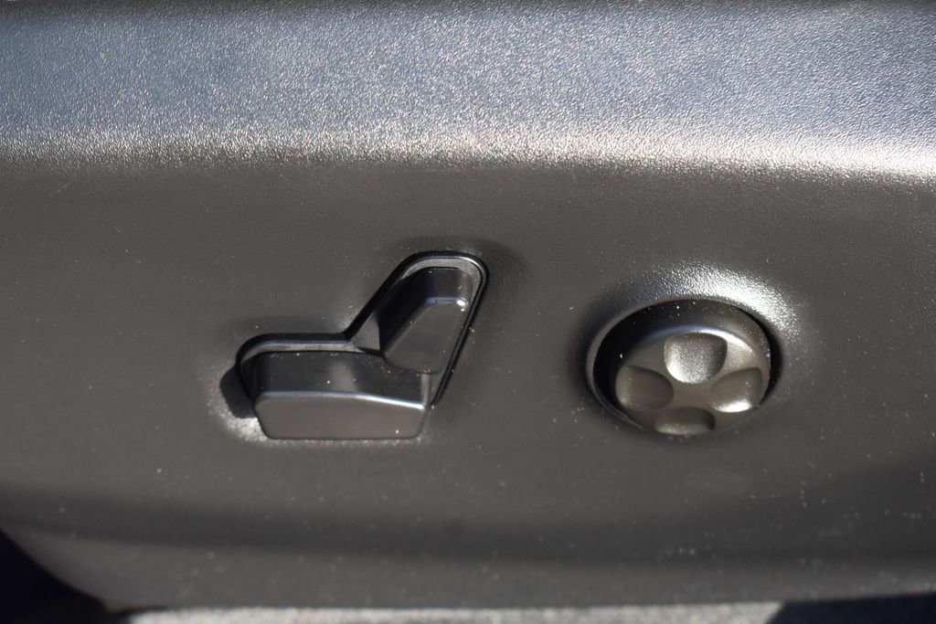 Used 2025 Chrysler Pacifica Select FWD image 25