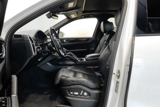 Used 2019 Porsche Cayenne AWD/4WD image 5
