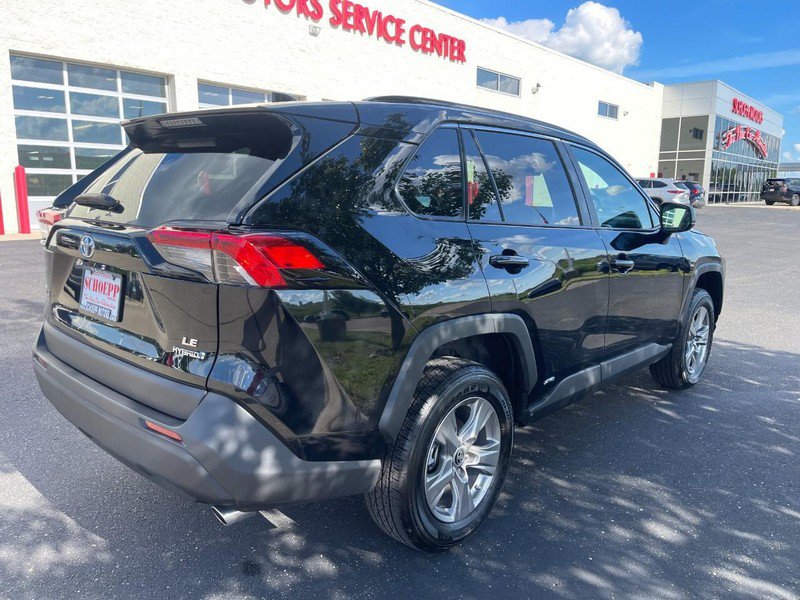 Used 2024 Toyota RAV4 LE AWD/4WD image 3