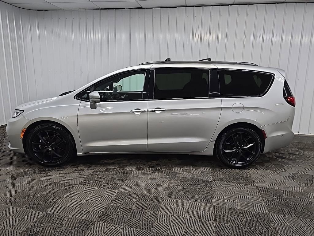 Used 2022 Chrysler Pacifica Limited w/ S Appearance Package image 5