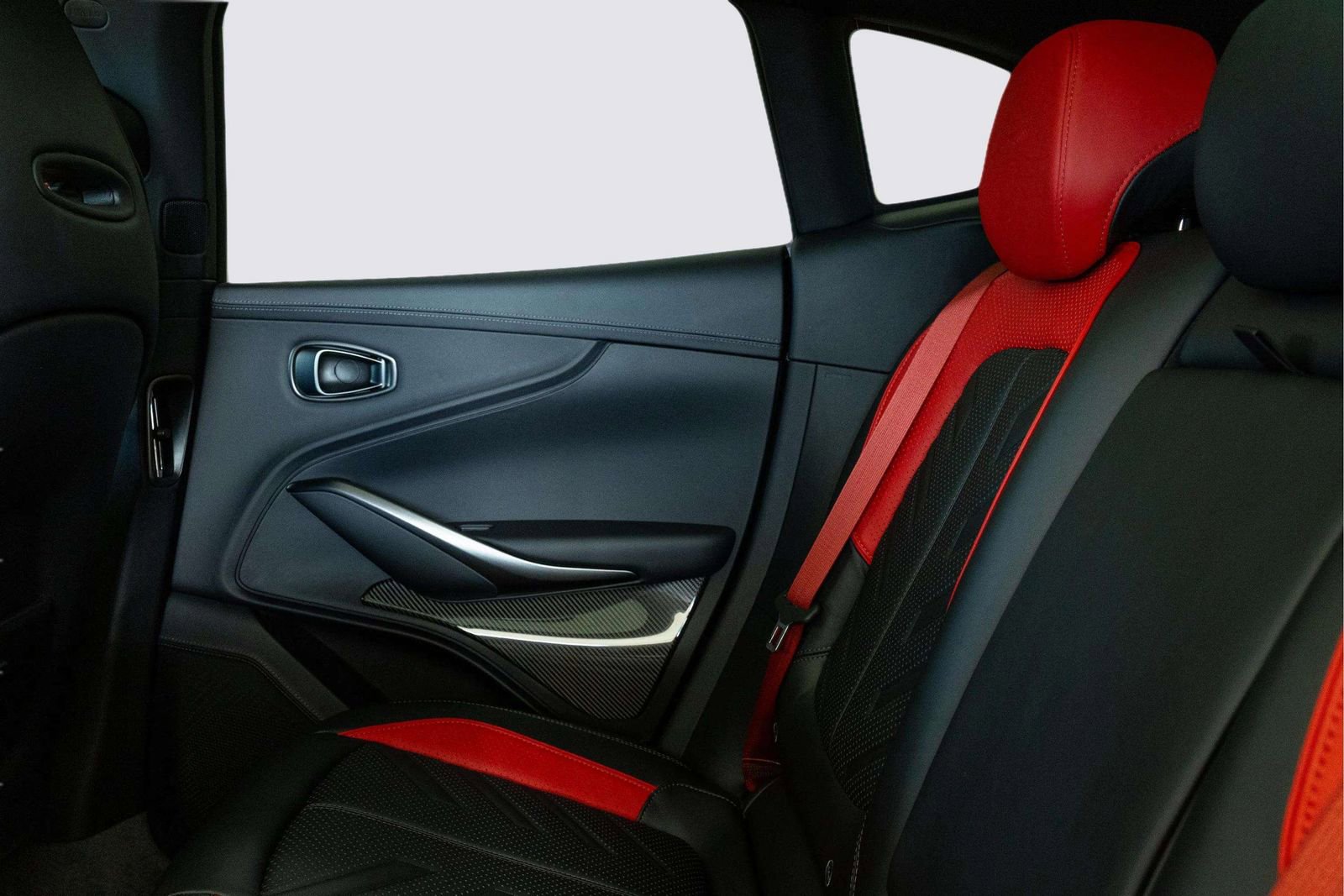 New 2026 Aston Martin DBX S image 46