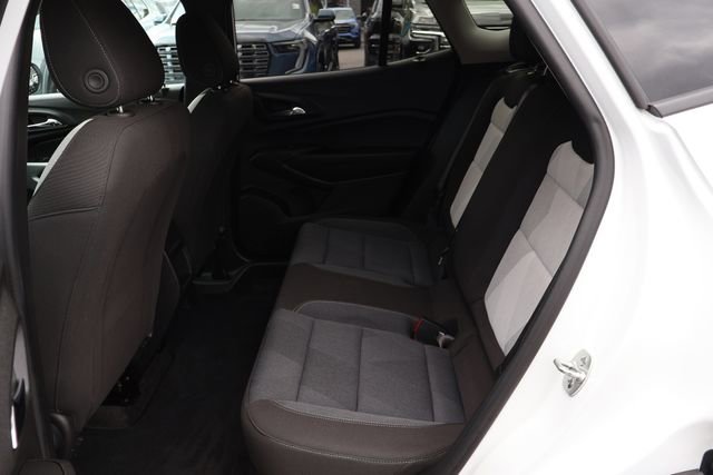 Used 2025 Chevrolet Trax LS w/ LS Convenience Package FWD image 19