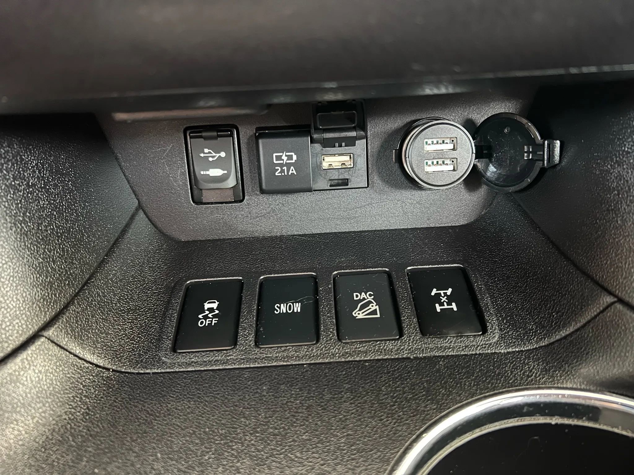 Used 2019 Toyota Highlander SE image 24