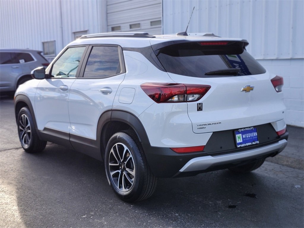 Used 2024 Chevrolet TrailBlazer LT w/ LT Cold Weather Package image 3