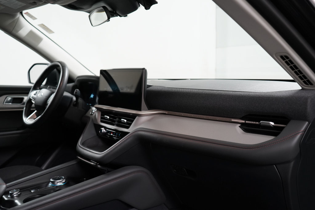 Certified 2025 Ford Explorer Active RWD image 24
