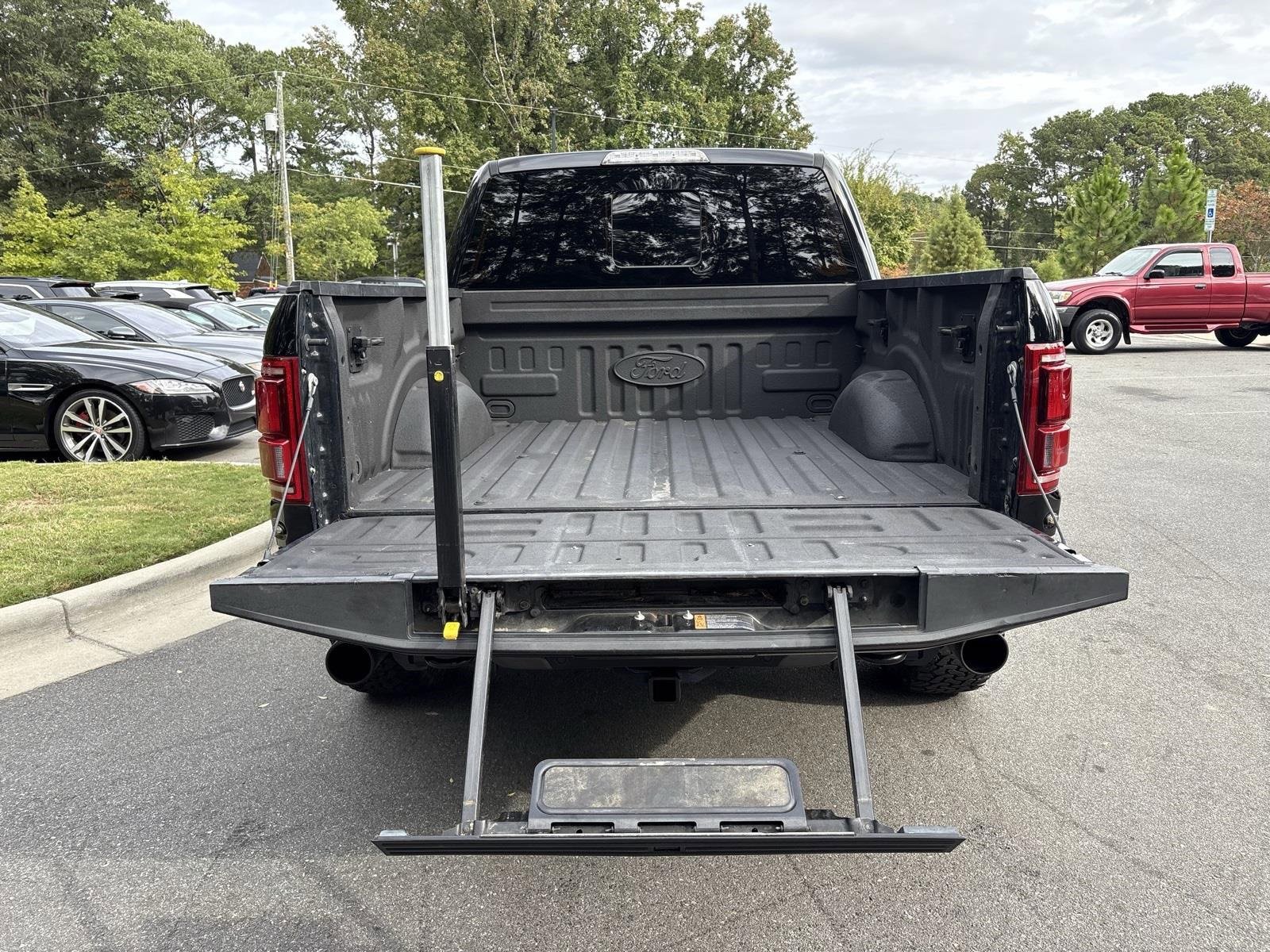 Used 2018 Ford F150 Raptor w/ Equipment Group 802A Luxury image 18