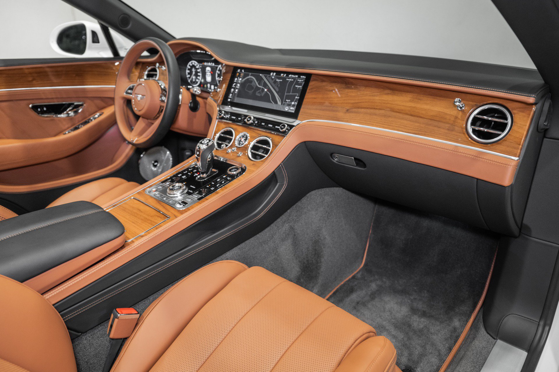 New 2024 Bentley Continental GT V8 AWD/4WD image 4