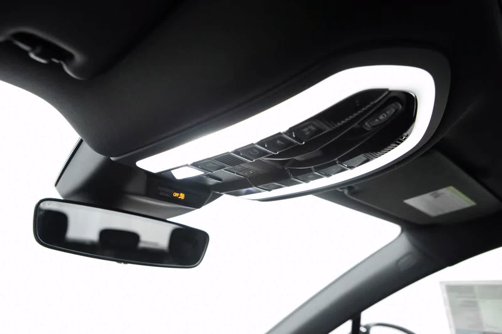 Certified 2026 Porsche Macan AWD/4WD image 29