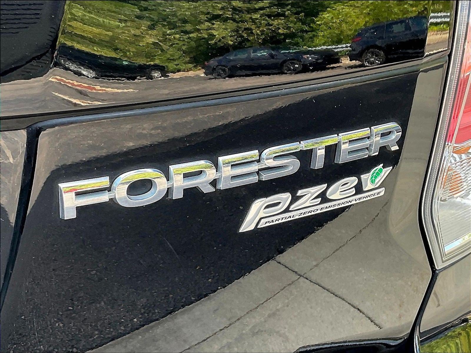 Used 2017 Subaru Forester 2.5i Premium w/ All-Weather Package AWD/4WD image 23
