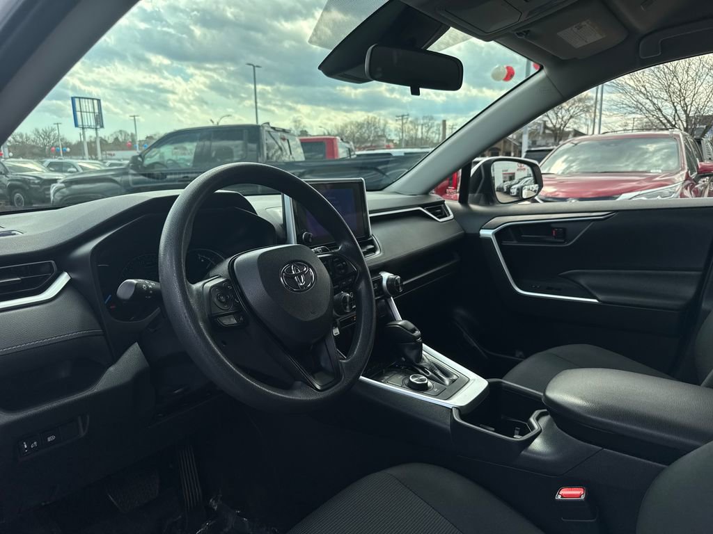 Used 2024 Toyota RAV4 LE AWD/4WD image 14