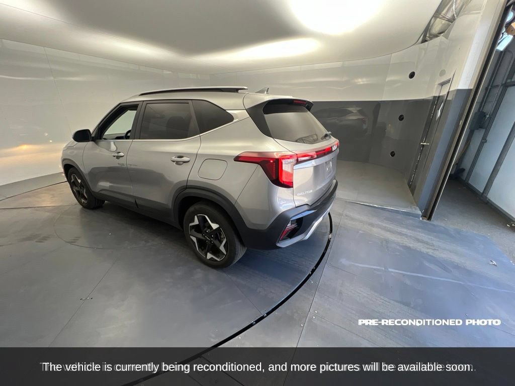 Used 2024 Kia Seltos EX FWD image 3