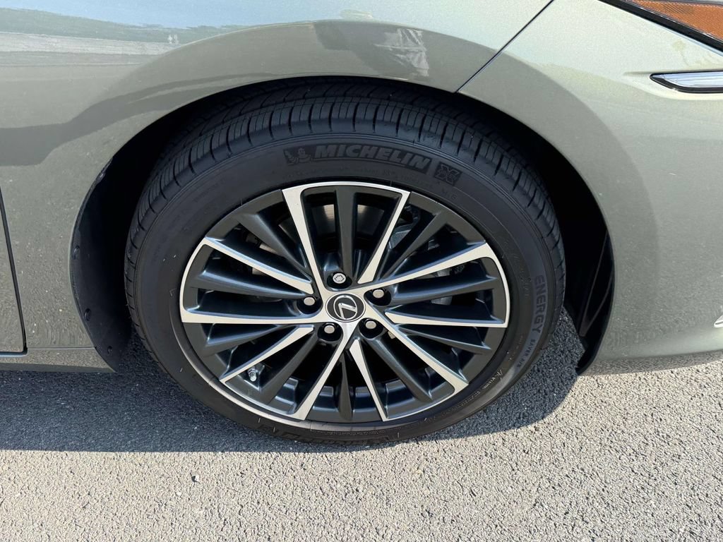 Used 2025 Lexus ES 350 w/ Premium Package FWD image 7