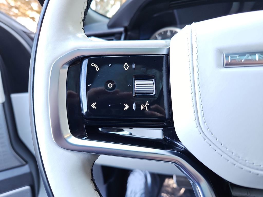 Used 2023 Land Rover Range Rover Velar R-Dynamic S image 11