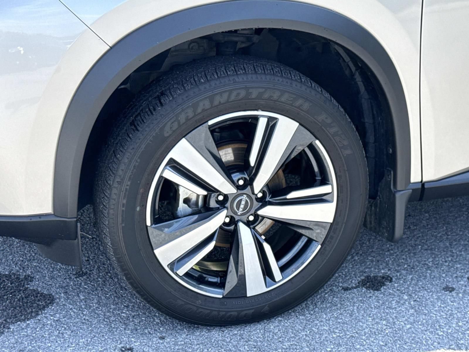 Used 2024 Nissan Rogue SL w/ SL Premium Package AWD/4WD image 7