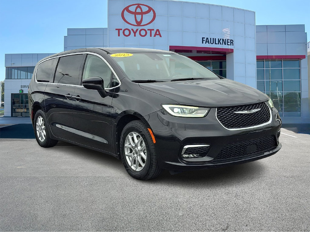 Used 2023 Chrysler Pacifica Touring-L