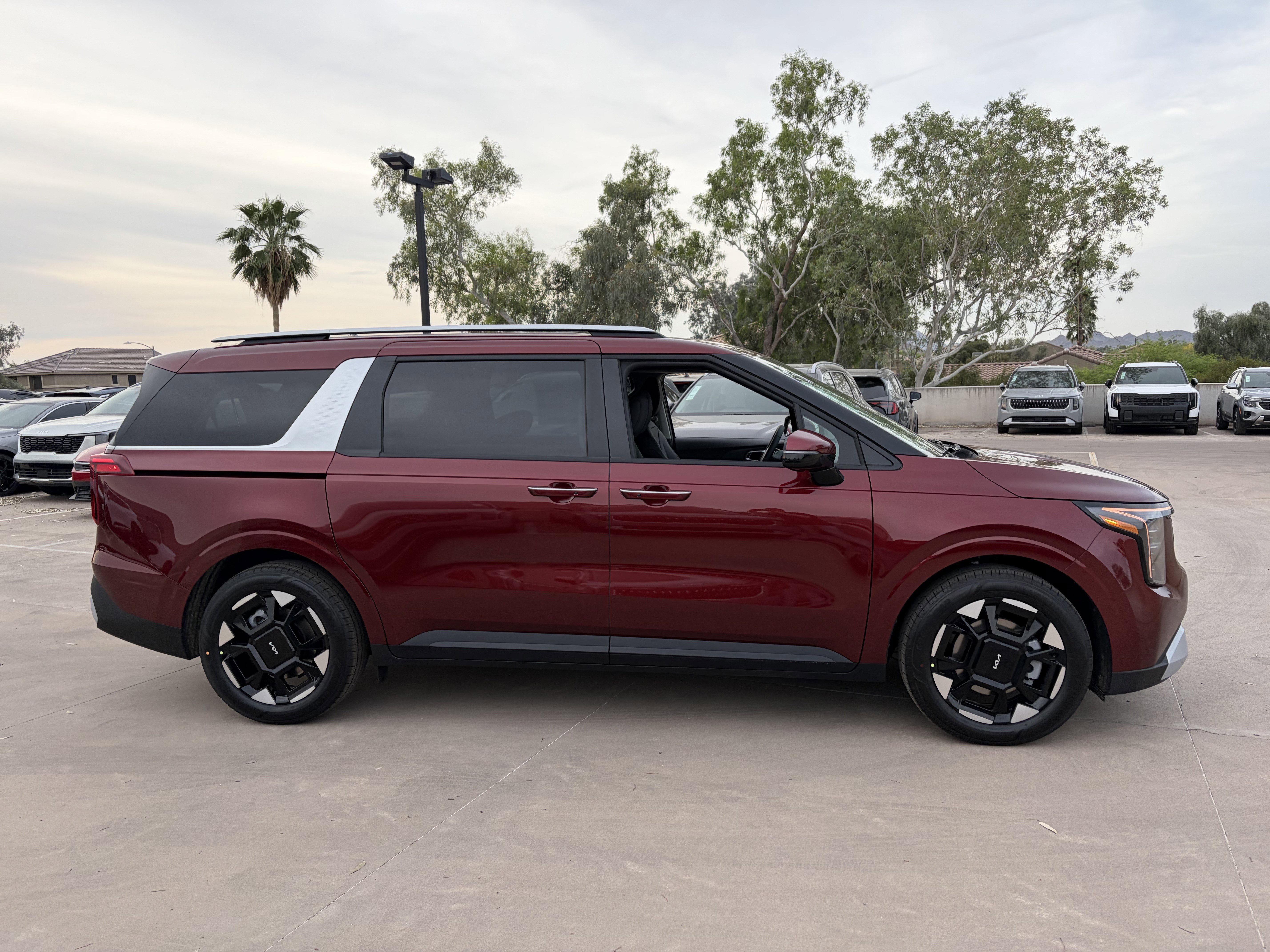 New 2026 Kia Carnival EX image 2