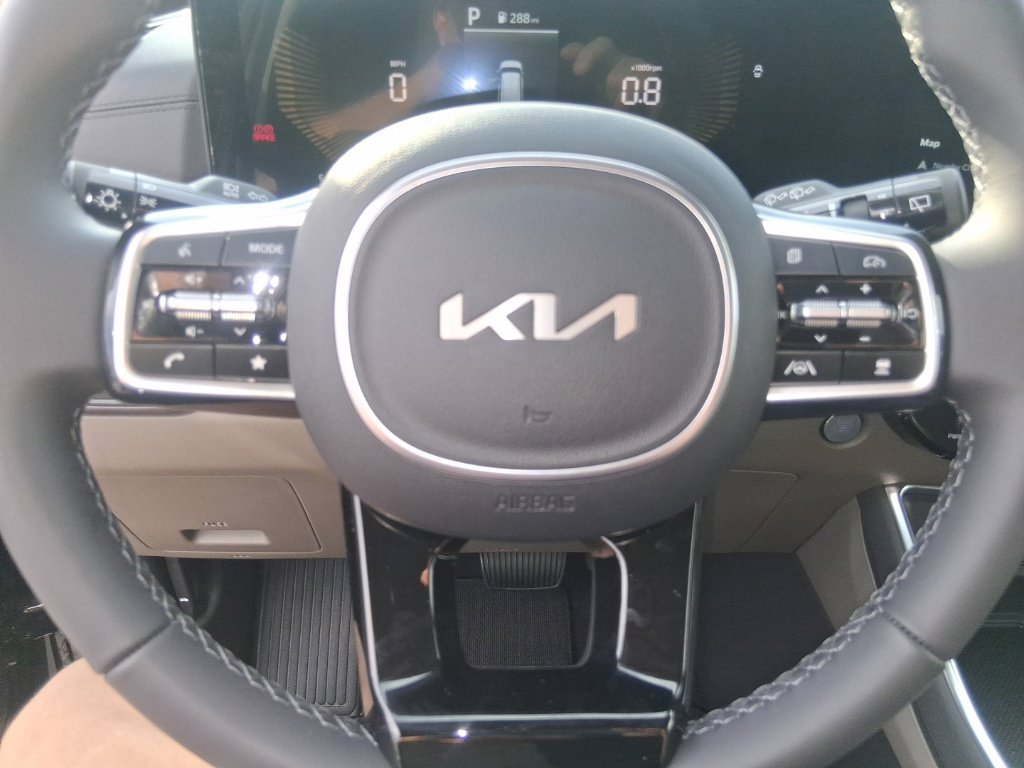 Certified 2026 Kia Carnival EX FWD image 13