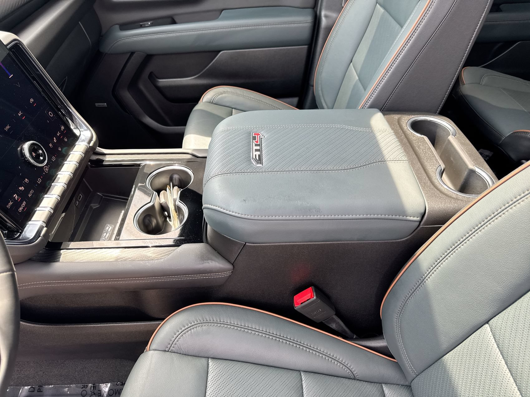 Used 2026 GMC Yukon XL AT4 AWD/4WD image 21