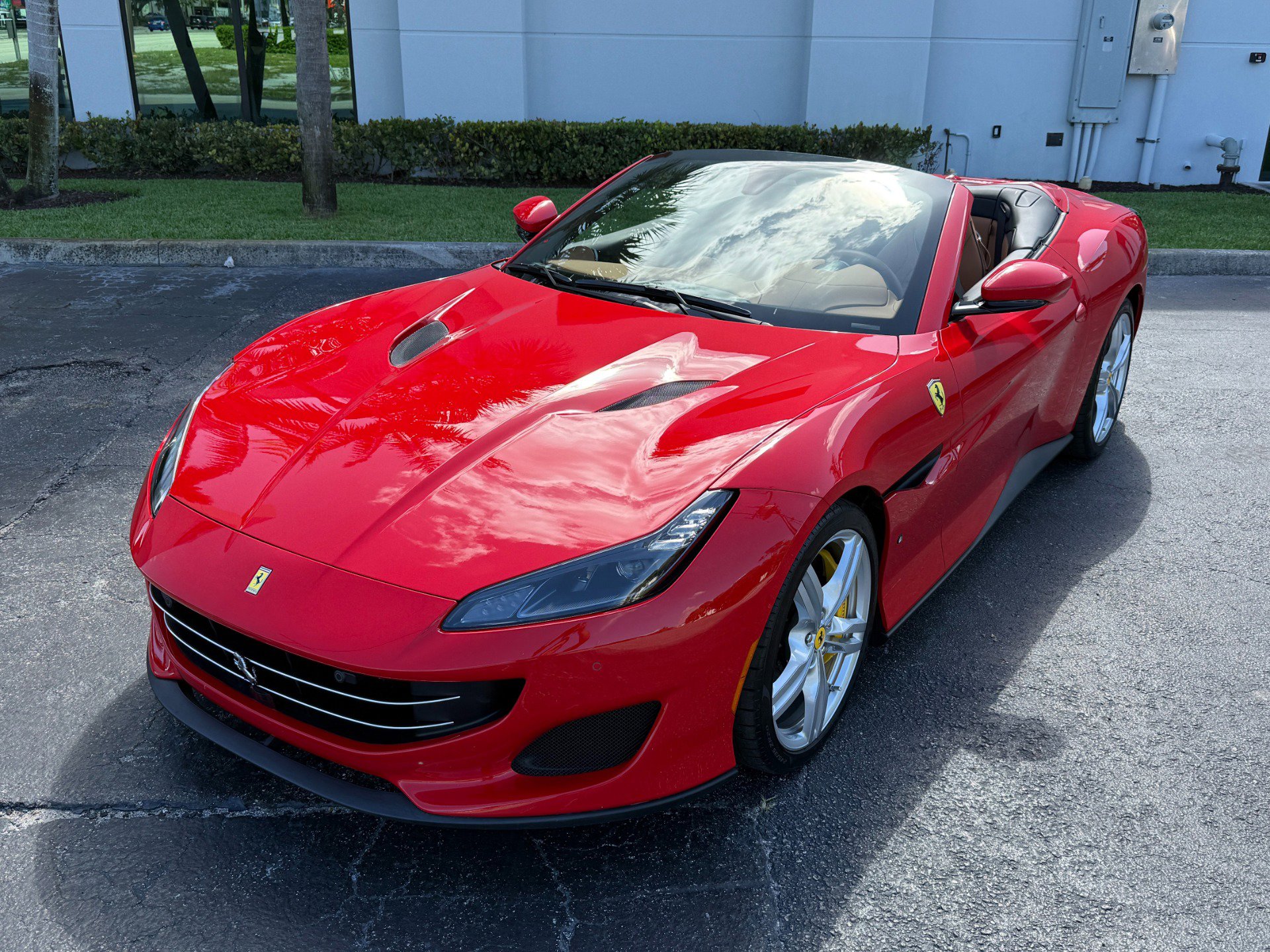 Used 2019 Ferrari Portofino RWD image 6