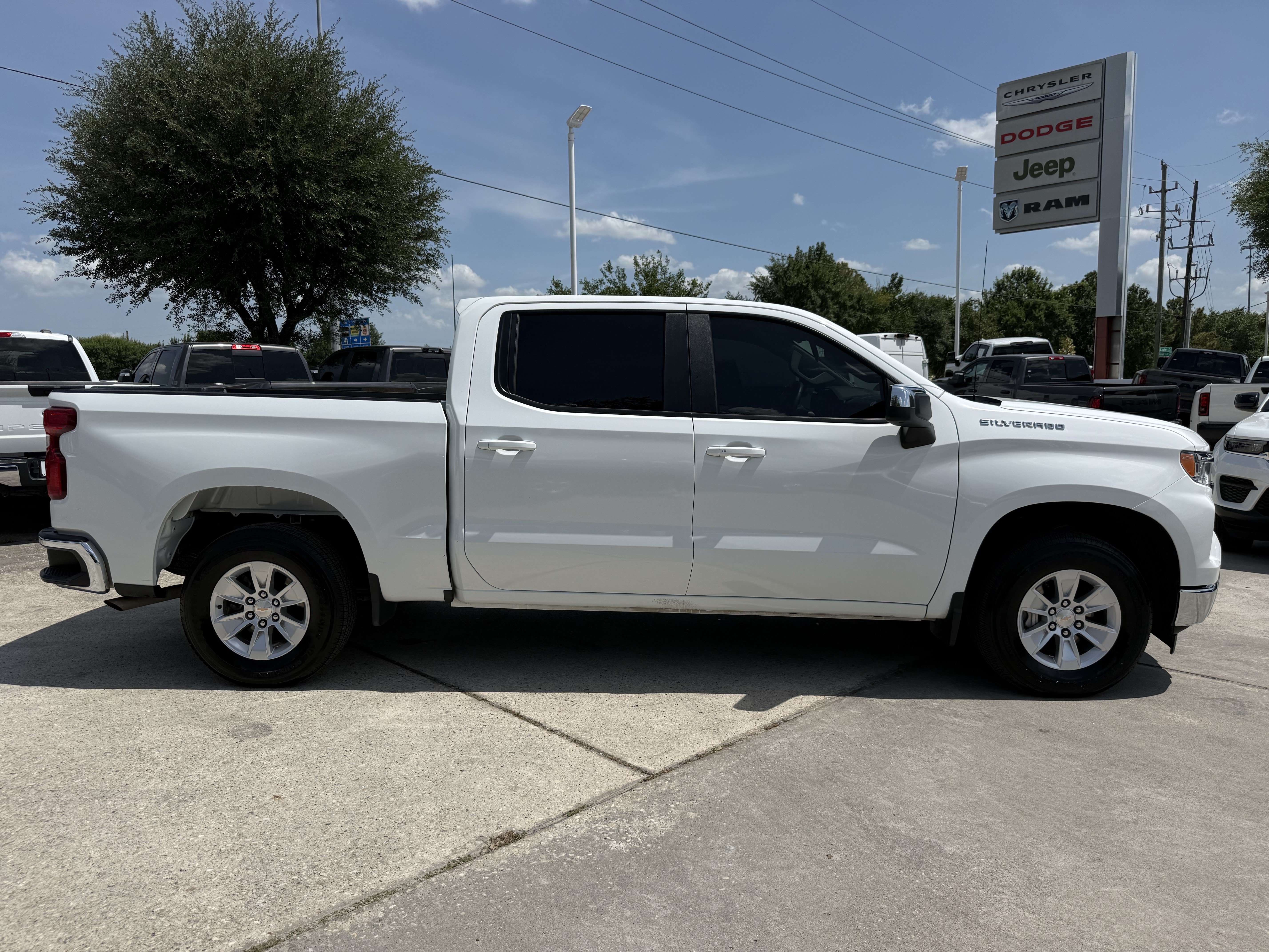 Used 2025 Chevrolet Silverado 1500 LT RWD image 3