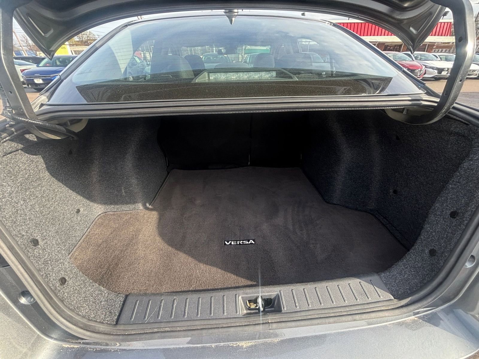 Used 2025 Nissan Versa SV image 31