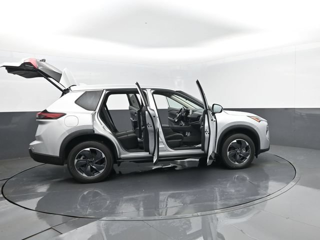 Used 2024 Nissan Rogue SV AWD/4WD image 28