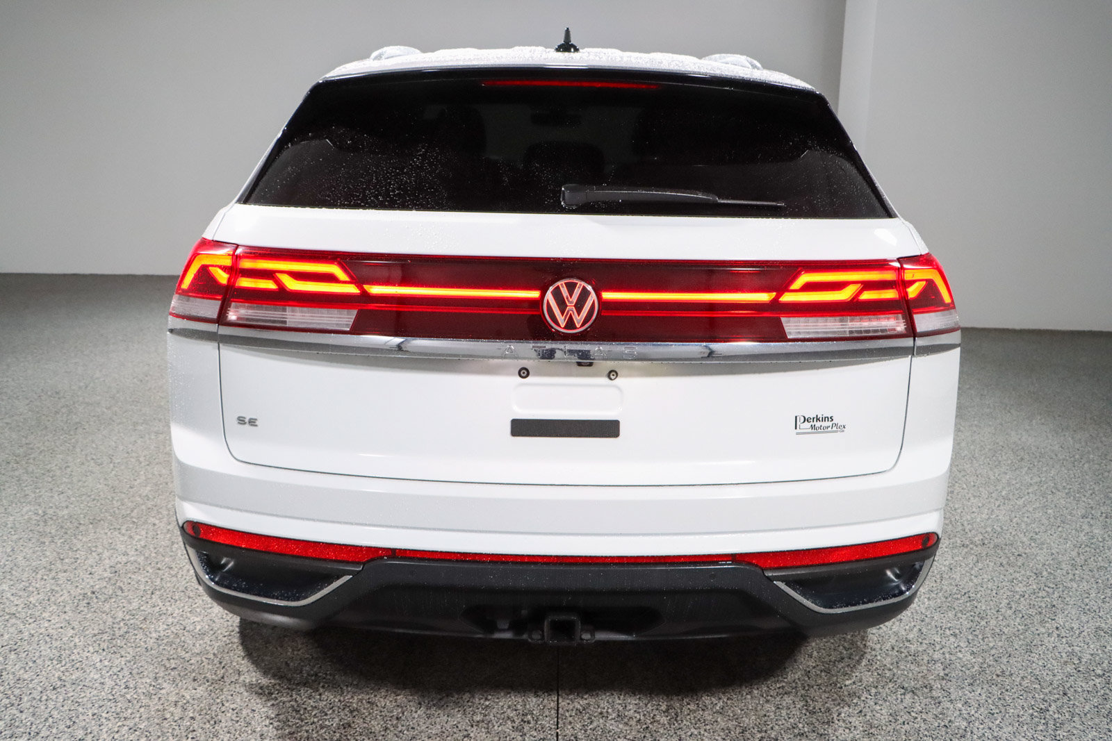 Used 2024 Volkswagen Atlas Cross Sport SE FWD image 8
