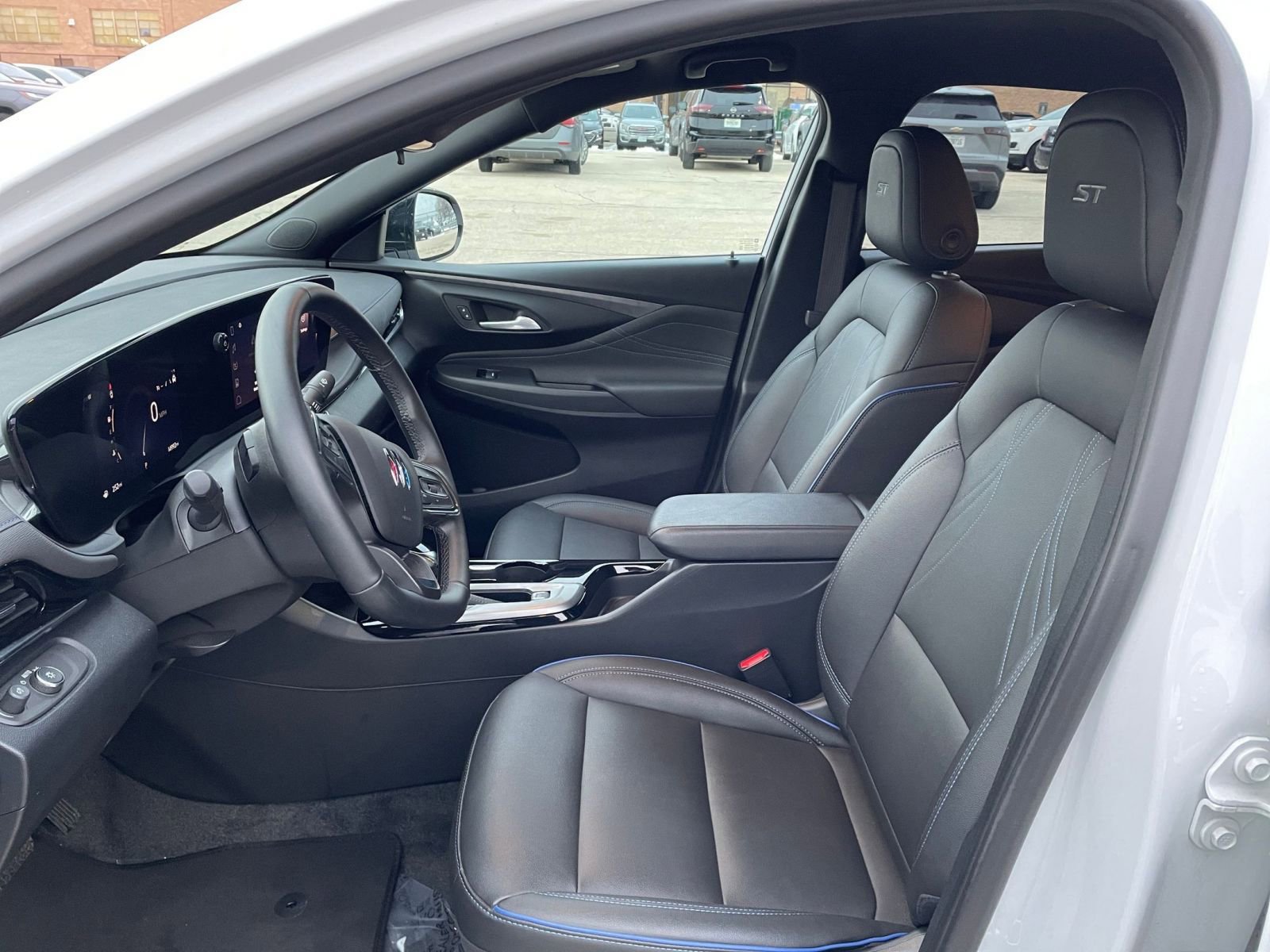 Used 2025 Buick Envista Sport Touring image 25