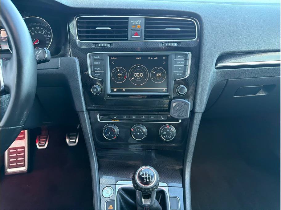 Used 2017 Volkswagen GTI SE FWD image 16