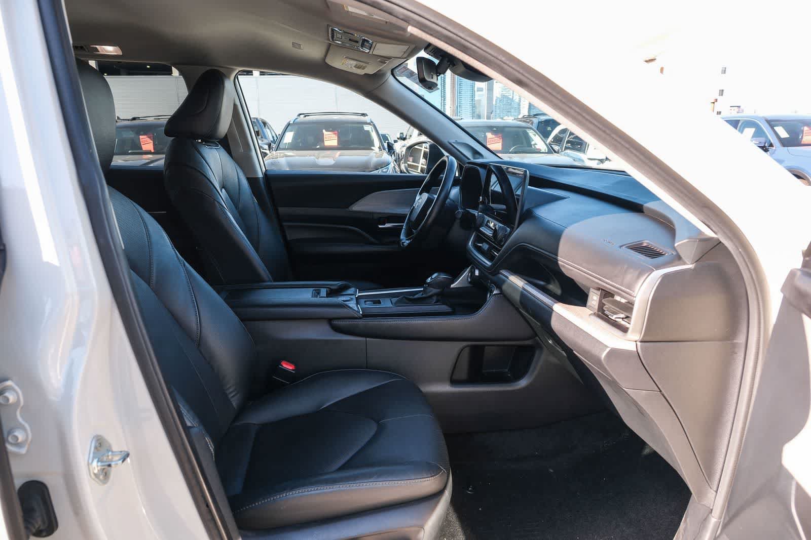 Certified 2024 Toyota Grand Highlander FWD image 18