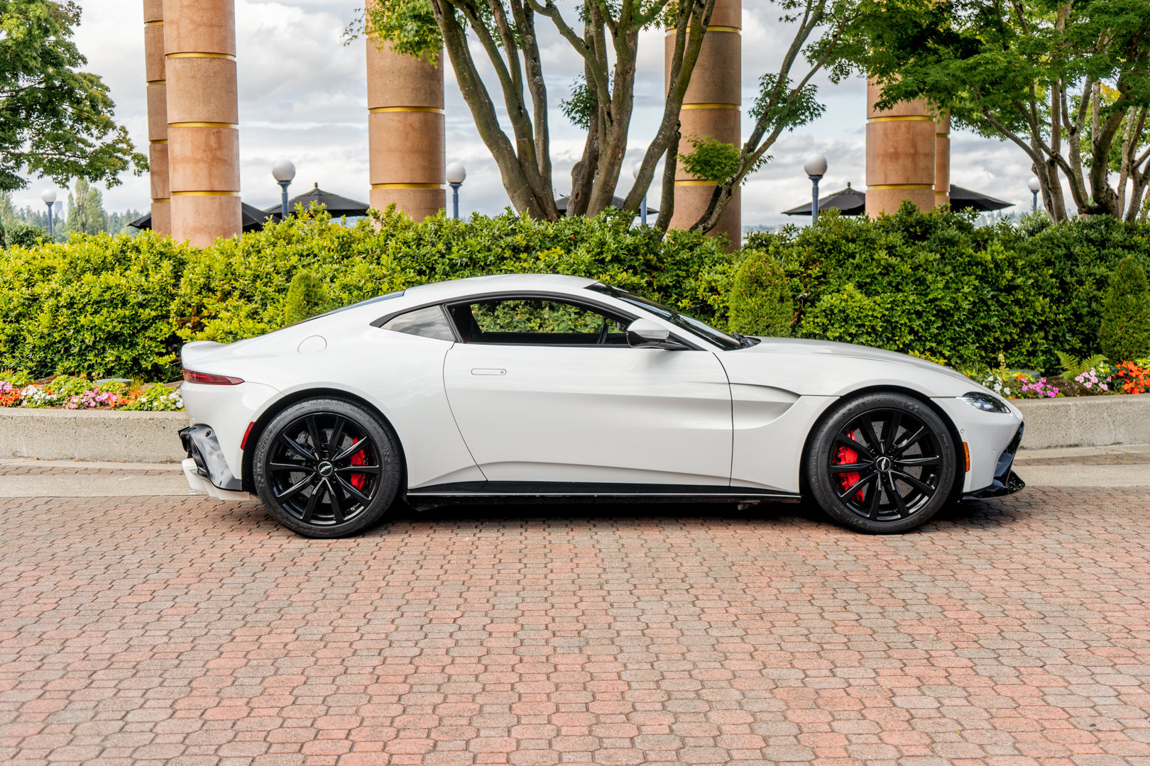 Used 2020 Aston Martin V8 Vantage Coupe RWD image 44