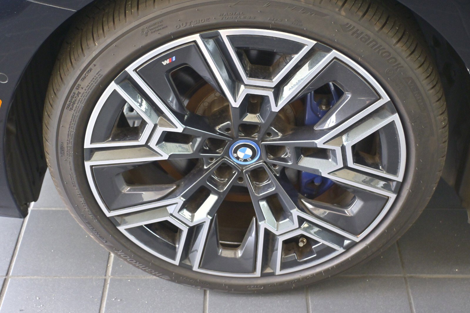 New 2024 BMW i5 eDrive40i w/ Executive Package image 9