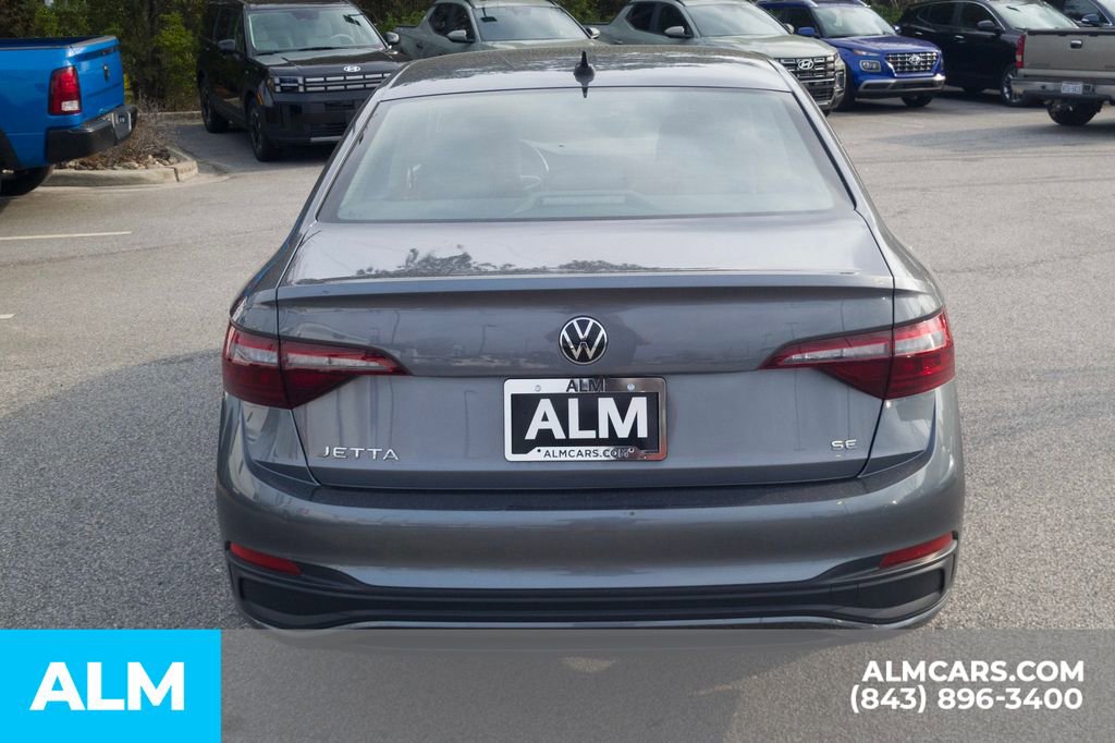 Used 2024 Volkswagen Jetta SE image 6