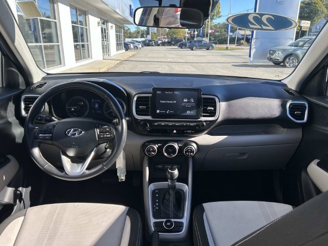 Used 2022 Hyundai Venue SEL FWD image 16