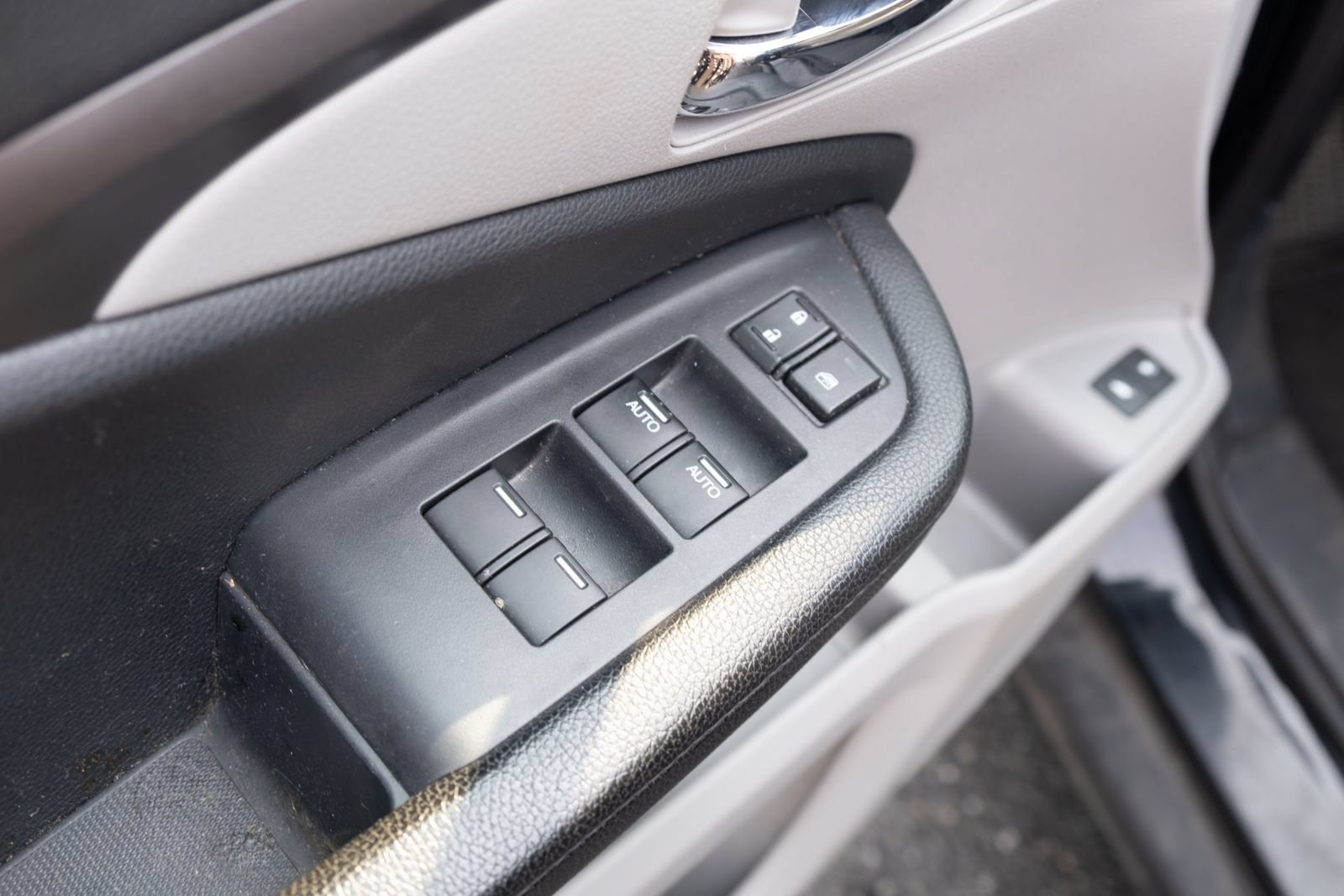 Used 2017 Honda Pilot EX-L image 9