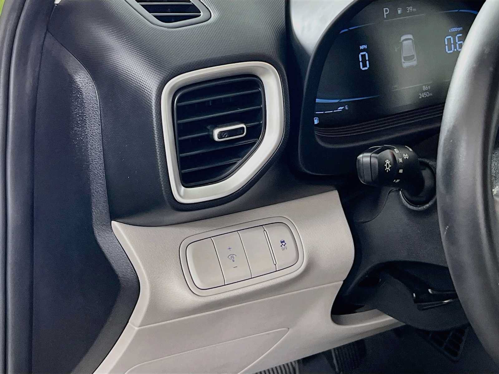 Certified 2023 Hyundai Venue SEL FWD image 10