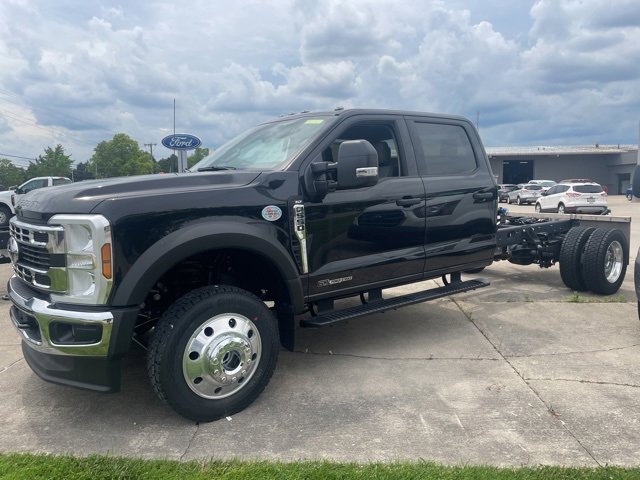 New 2025 Ford F550 4x4 Crew Cab Super Duty w/ XLT Value Package image 8