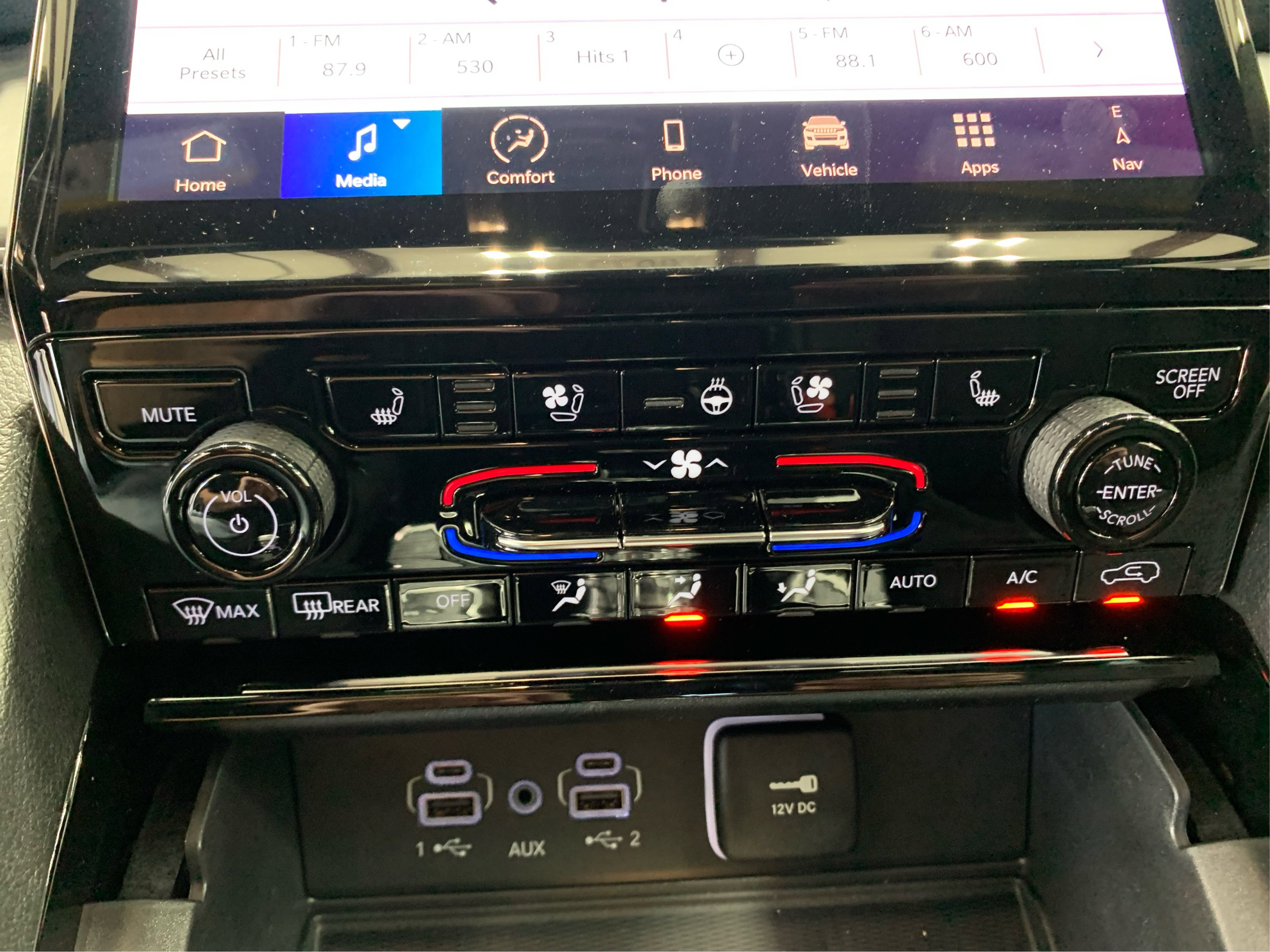 New 2025 Jeep Grand Cherokee Overland w/ Adv Protech Group III image 28