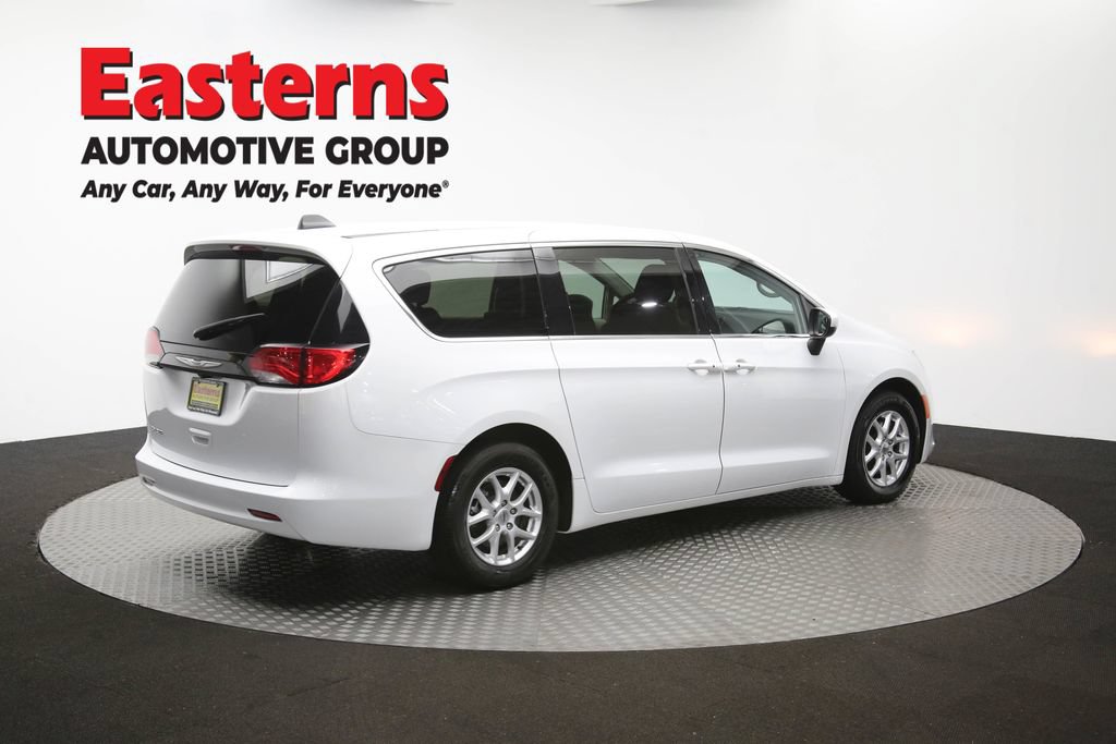 Used 2022 Chrysler Voyager LX FWD image 40