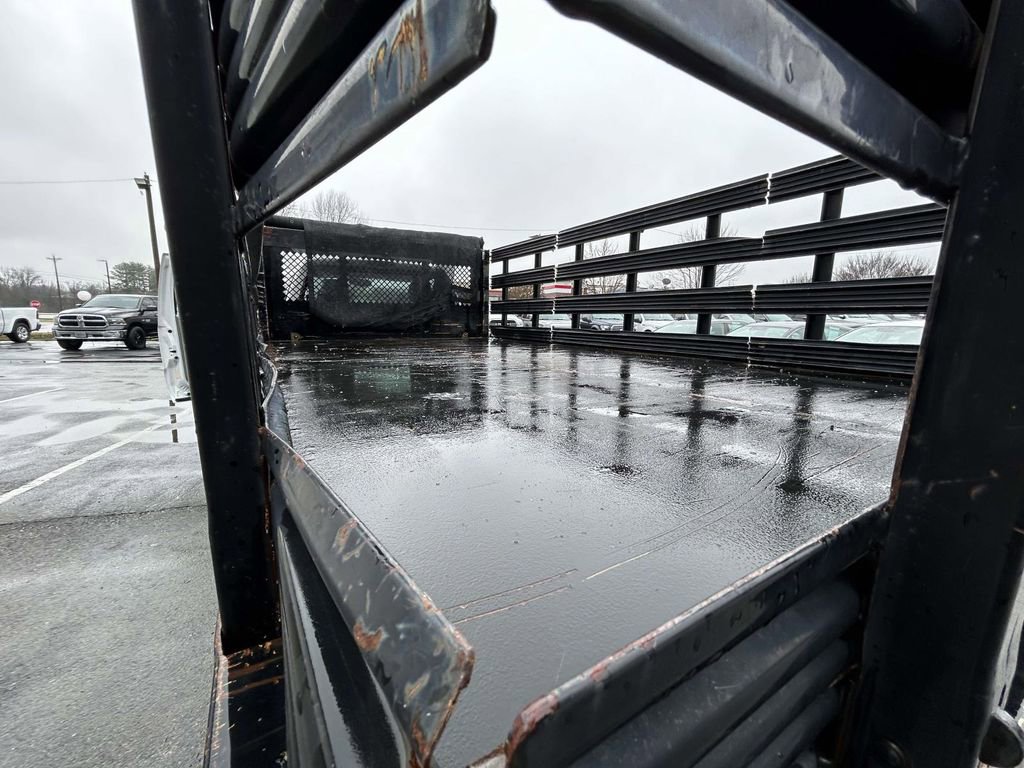 Used 2015 Ford F550 2WD Regular Cab Super Duty image 12