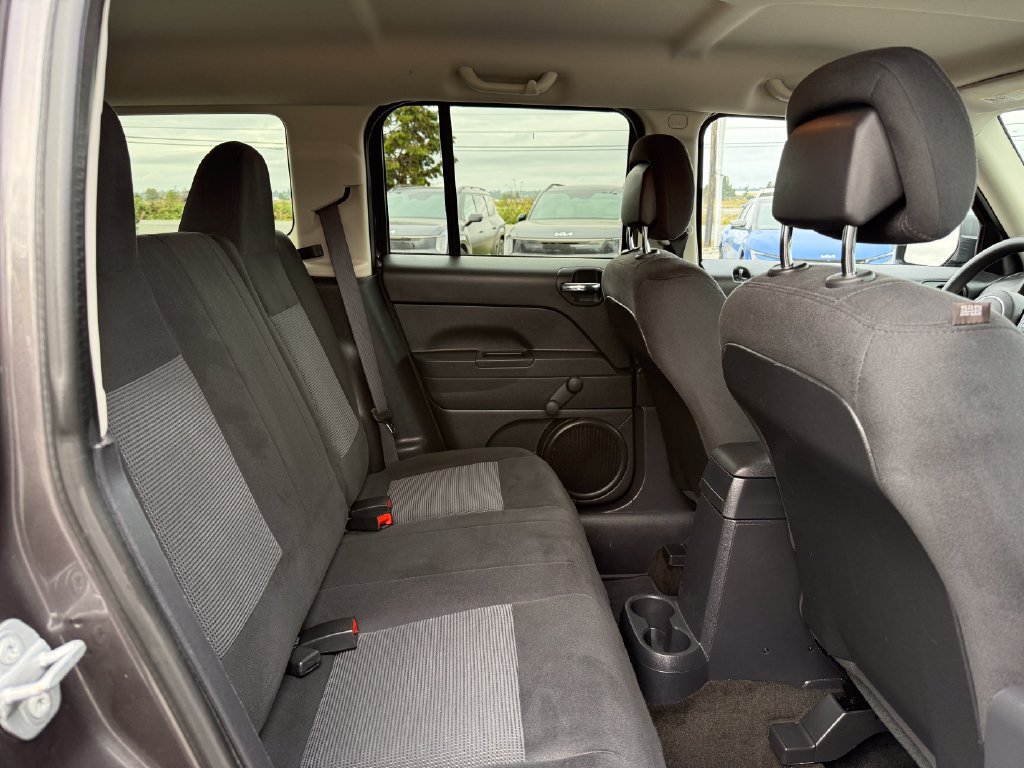 Used 2016 Jeep Patriot Sport FWD image 13