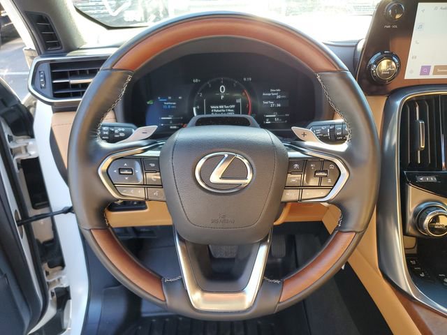 Used 2025 Lexus LX 600 4WD w/ Luxury Package image 19