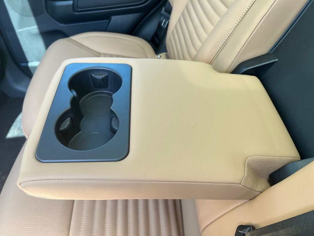 New 2025 Land Rover Discovery Metropolitan Edition AWD/4WD image 23