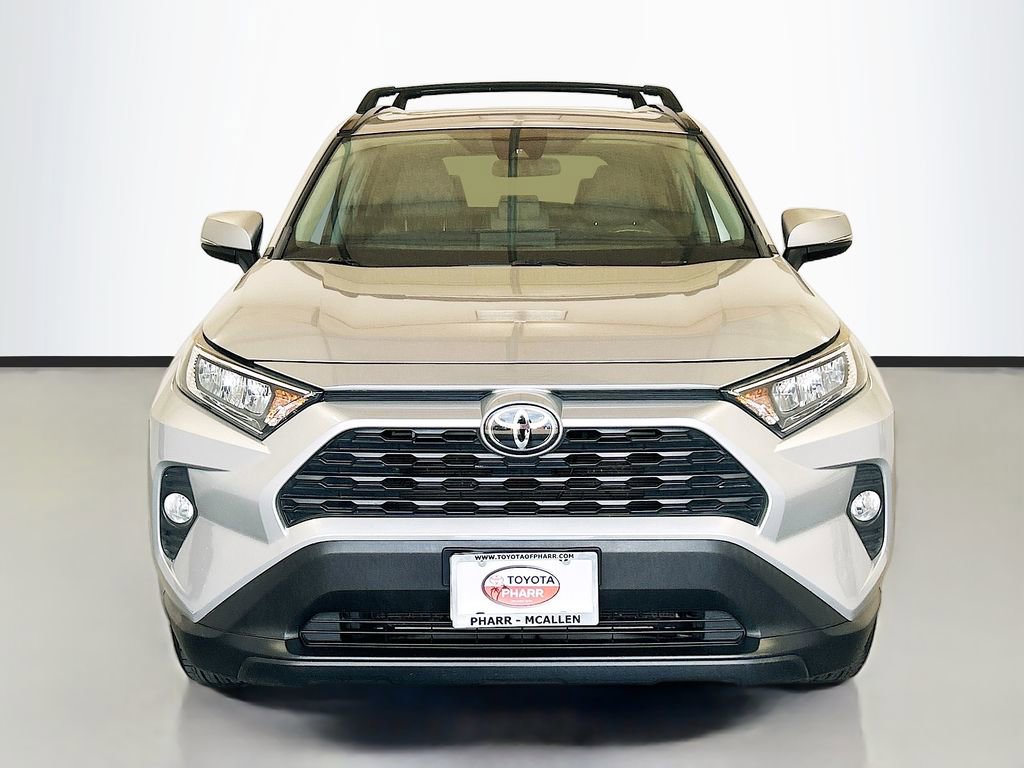 Used 2020 Toyota RAV4 XLE w/ Convenience Package FWD image 2